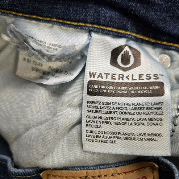 Levi's Dark Wash Mid Rise Classic Stretchy Flare Leg Bootcut Jeans Size 8 - Picture 5 of 9